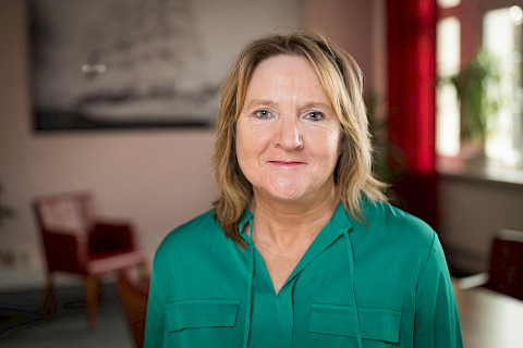 Frau Kathrin Wosar